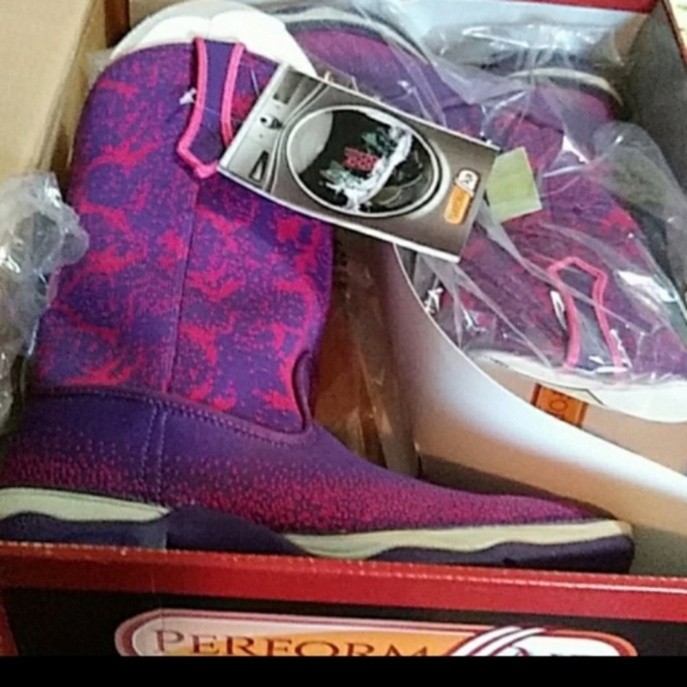 NEW LAST PAIR !!Laredo Purple Perform air Washable